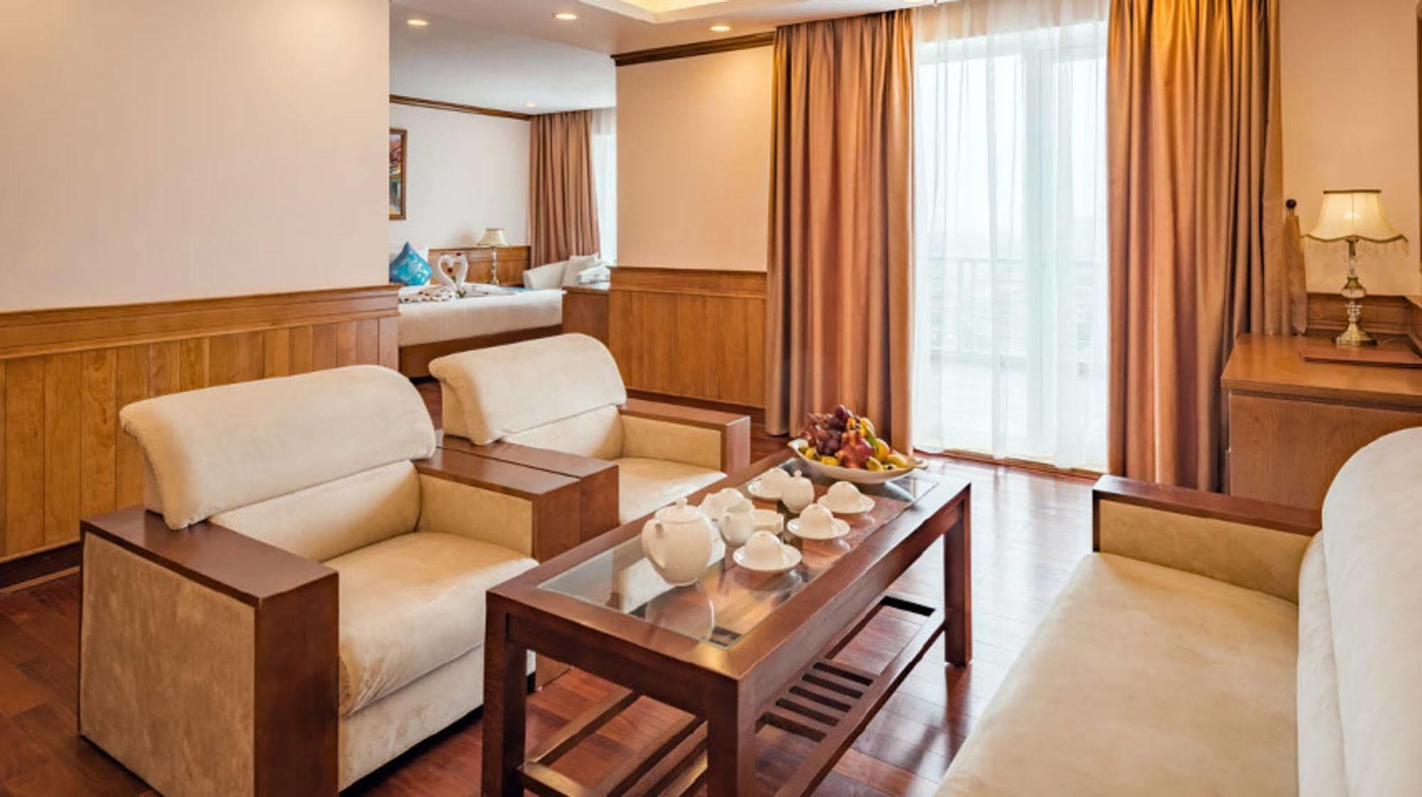 Lam Giang Hotel Винь Экстерьер фото